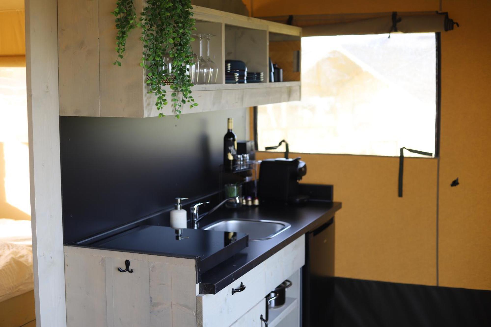 Safaritent Wood Met Tuinzicht Nieuwe Wetering Exterior foto